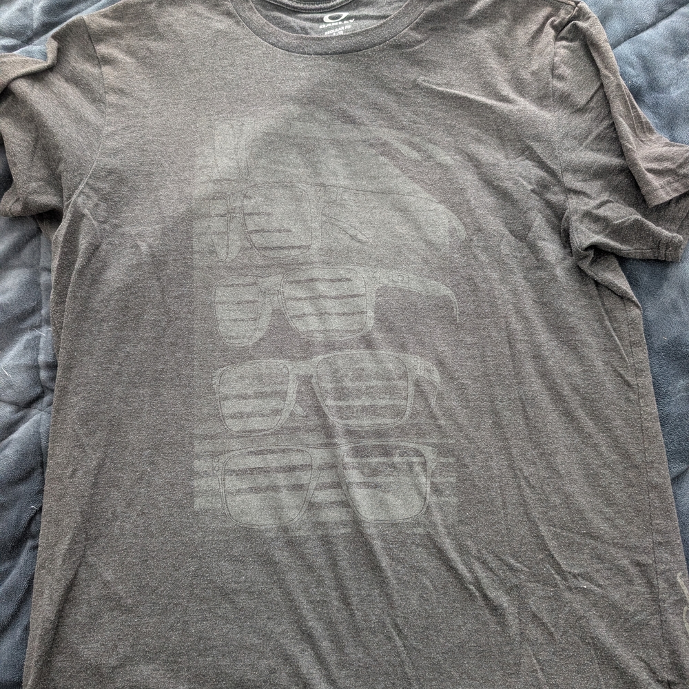 Oakley Men's Heather Gray Graphic Tee with Sunglasses Stack